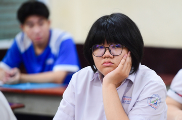 Điểm sàn thấp như phễu hút thí sinh, đưa điểm sàn cao là 'tự buộc chân mình'