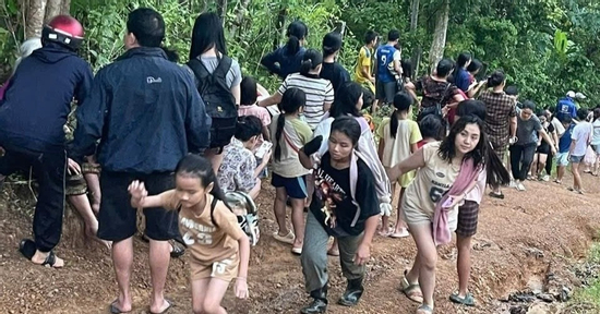 Hàng nghìn người ở hạ du thủy điện Bản Vẽ hoảng loạn tháo chạy lên núi vì một tin đồn