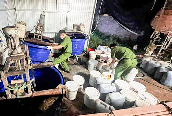 Phát hiện cơ sở nghi sản xuất phân bón giả quy mô lớn ở Lâm Đồng