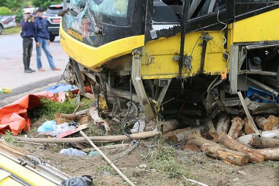 Vụ tai nạn thảm khốc ở Hà Tĩnh khiến 25 người thương vong: Xe khách chạy 'chui'