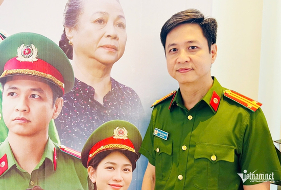 Trung tá Hoàng Công 24 năm làm công an, hạnh phúc bên người vợ thứ hai hơn tuổi