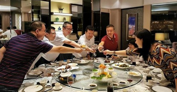 Nhận 24 tỷ thừa kế tài sản nhưng tôi không hạnh phúc: Tất cả bắt đầu từ buổi họp lớp