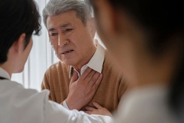Câu nói trong đêm của bố chồng khiến tôi nghẹn ứ cổ họng, người run cầm cập, hoang mang nghĩ về tương lai
