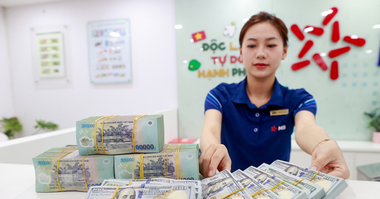 Lãi suất ngân hàng hôm nay 30/7/2025: Nhà băng 'lội ngược dòng' tăng lãi suất