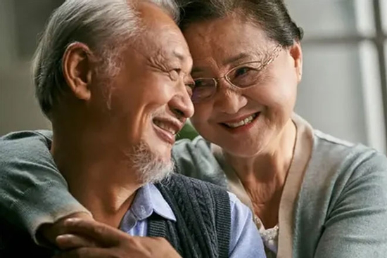 83 tuổi, bố tôi bị bà lão U70 lừa tình, muốn sang tên nhà cho bà ấy