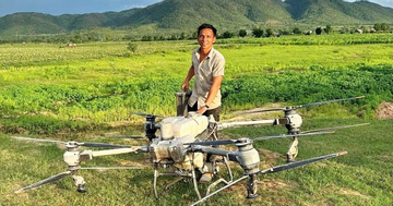 Chủ tịch tỉnh thưởng nóng người dùng drone cứu 2 em nhỏ mắc kẹt giữa nước xiết
