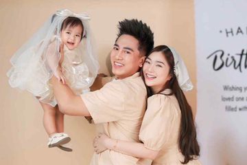 Thanh Trúc làm lễ thôi nôi cho con, liên tục khoe ảnh chồng sau khi công khai