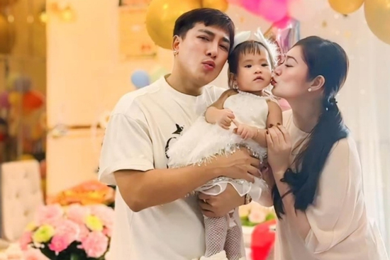Thanh Trúc lên tiếng sau khi bị chỉ trích vì đăng ảnh chồng con