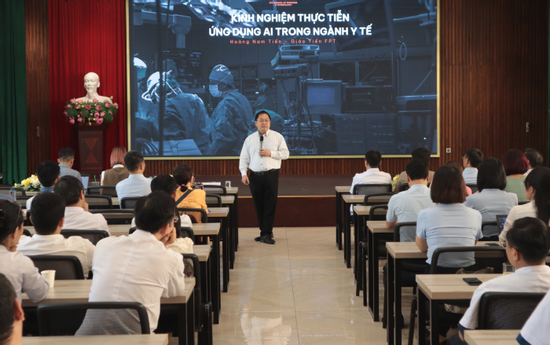 Buổi đứng lớp dang dở của ông Hoàng Nam Tiến, sau đó phải đặt stent tim khẩn cấp