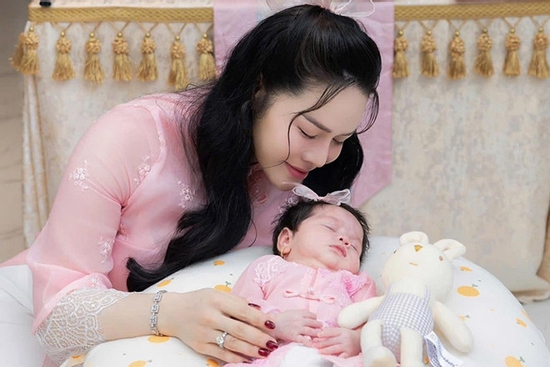 Diễn viên Nhật Kim Anh tuổi 40 sống bình lặng cùng con trong biệt thự 20 tỷ