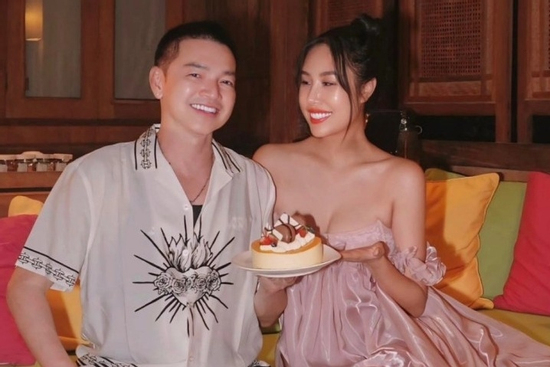 Nghệ sĩ Quang Minh U70 'trẻ như thanh niên' hạnh phúc bên bạn gái kém 37 tuổi