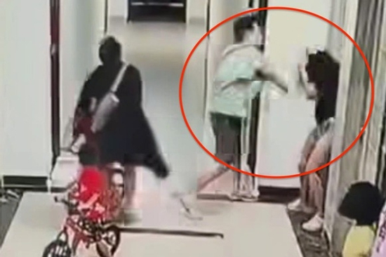 Nguyên nhân người đàn ông xăm trổ hành hung phụ nữ ở chung cư Hà Nội