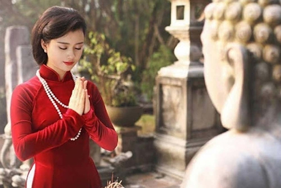 Không nên thắp hương vào giờ này để tránh những điều phạm kỵ, ảnh hưởng vận khí của gia đình