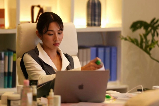 'Chốt đơn' - kịch bản nhiều sạn, Quyền Linh - Hồng Đào là điểm sáng