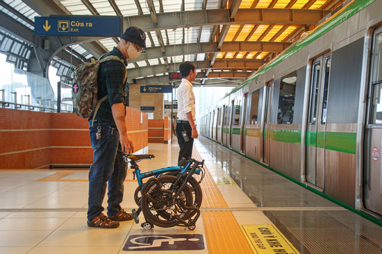 Hanoi Metro xin lỗi về sự việc nhân viên 'cấm hành khách mang xe đạp điện lên tàu'