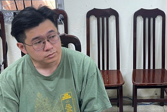 Nguyên nhân người đàn ông xăm trổ hành hung phụ nữ giữa chung cư ở Hà Nội