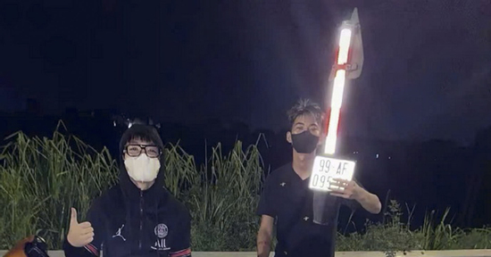 Nhóm trẻ tuổi ở Bắc Ninh mang hung khí tấn công, phá xe, livestream TikTok trong đêm