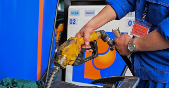 Giá xăng RON 95 giảm tốc, rời xa mốc 20.000 đồng/lít