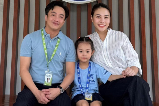 Con gái Cường Đô la gây sốt với hình ảnh ngày đầu nhập học trường quốc tế, học phí khoảng 500 triệu/năm