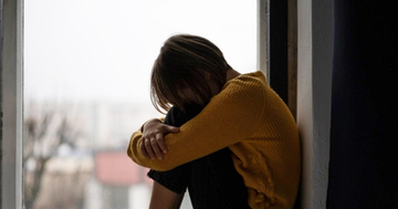 Chờ đợi 10 năm để ly hôn, chồng bất ngờ đem về tờ giấy khiến vợ rụng rời