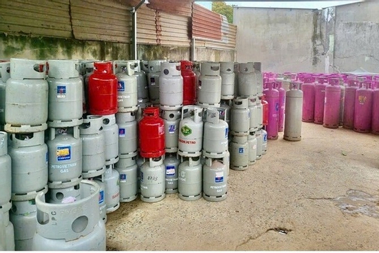Công an TP.HCM triệt phá đường dây làm giả 1.000 tấn gas