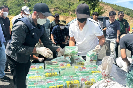 7 giờ mật phục, 7 giây khống chế, triệt phá đường dây ma túy xuyên quốc gia 'khủng'