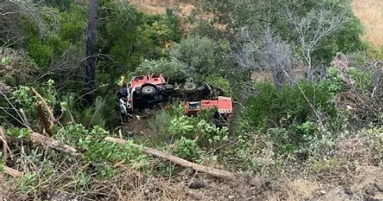 Hai lính cứu hỏa thiệt mạng khi xe lao xuống khe núi trong lúc đi làm nhiệm vụ