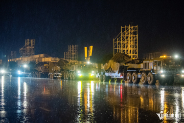 Dàn khí tài tham gia diễu binh A80 được vận chuyển về trung tâm Hà Nội trong đêm