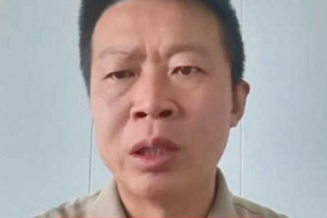 Nhường hết tài sản cho vợ cũ nuôi con, về già mới biết 2 con đều của người khác