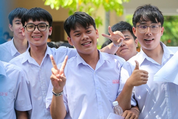 Thí sinh hồi hộp chờ điểm chuẩn đại học trong bối cảnh 'khó lường'