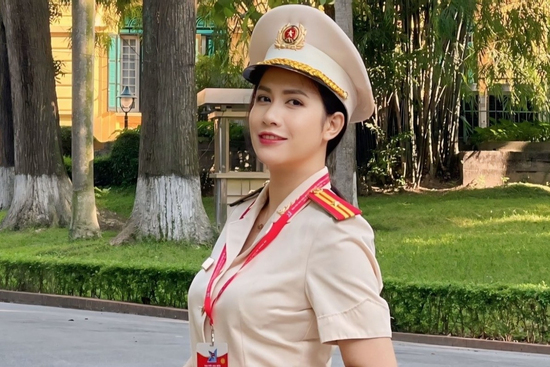 Thiếu tá công an Trúc Mai kể về chồng cùng nghề, không sợ bị ném đá vì vai ác