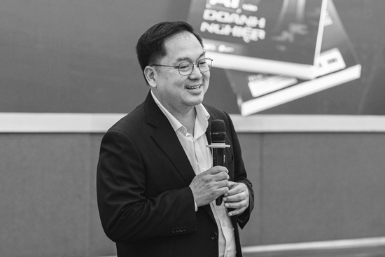 Lặng người nhìn hình ảnh cuối cùng của ông Hoàng Nam Tiến trước khi qua đời