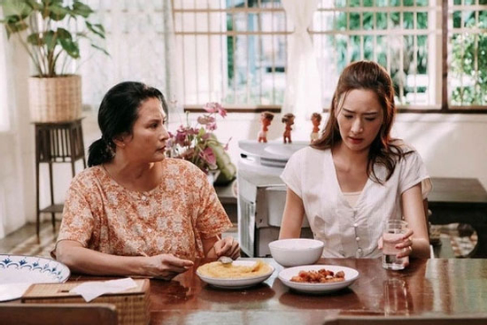 Trong bữa ăn sinh nhật bố vợ, mẹ vợ nói 1 câu khiến tôi nghẹn họng