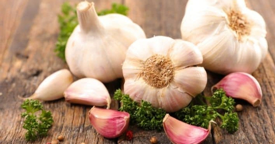 Câu chuyện củ tỏi trừ tà trong tháng 7 cô hồn và cách dùng tỏi chuẩn phong thủy