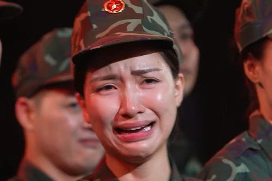 Hòa Minzy khóc nức nở tại 'Sao nhập ngũ', Thiếu tá Long trở lại gây sốt