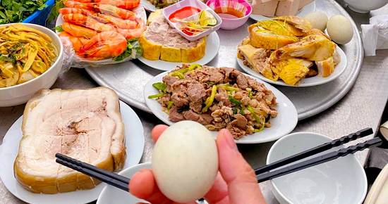 Nàng dâu Nam Bộ lần đầu ăn cỗ cưới ở miền Bắc, bất ngờ thấy món lạ trên mâm
