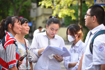 Điểm chuẩn đại học 2025: Nhiều ngành gần 10 điểm/môn, thủ khoa cũng có thể trượt
