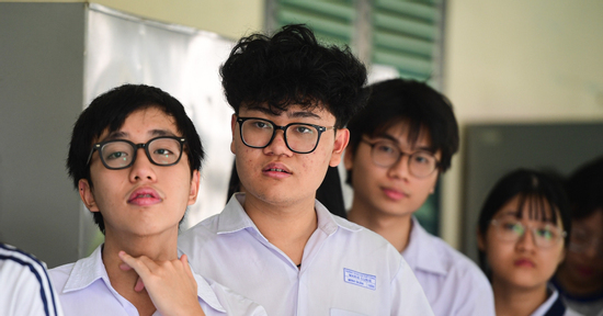 Đề khó, điểm thi thấp, vì sao điểm chuẩn các trường ĐH phía Nam lại cao?