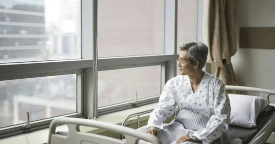 Cả đời tập trung cho sự nghiệp, tuổi già của cụ ông giàu có chỉ còn lại nỗi cô độc