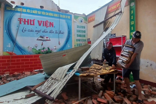 Loạt trường học ở Hà Tĩnh tan hoang sau bão số 5, thiệt hại 121 tỷ đồng