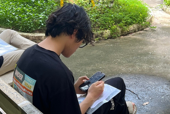 Hà Nội yêu cầu quản lý chặt việc học sinh sử dụng điện thoại