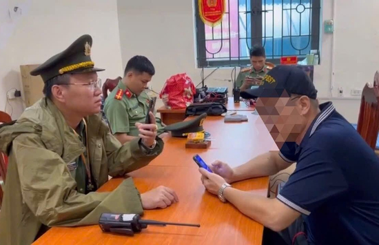 Xử lý người đàn ông cho thuê ghế giữ chỗ xem sơ duyệt diễu binh, diễu hành