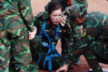Minh Tú đứt dây chằng gối