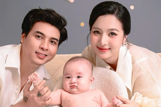 Ca sĩ Hồ Quang Hiếu: Hạnh phúc làm bố ‘bỉm sữa’, yêu chiều vợ trẻ kém 17 tuổi