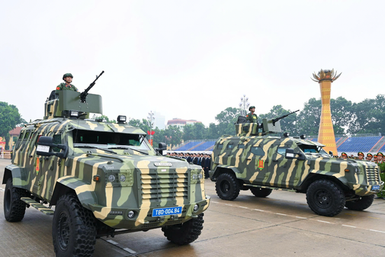 Cận cảnh dàn 'quái thú' chống đạn hộ tống, bảo vệ nguyên thủ tham gia diễu binh tại Đại lễ A80