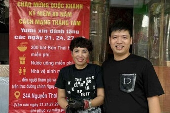 Gia đình Hà Nội nấu 200 bát bún hải sản dành tặng bà con xem duyệt diễu binh