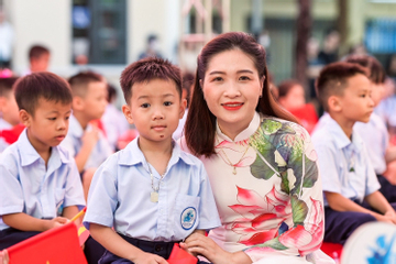 'Miễn phí sách giáo khoa cho học sinh là sự chia sẻ thiết thực với người dân'