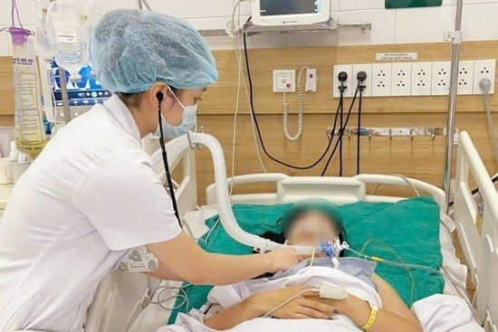 Hai phụ nữ liệt toàn thân sau tiêm botox tại nhà