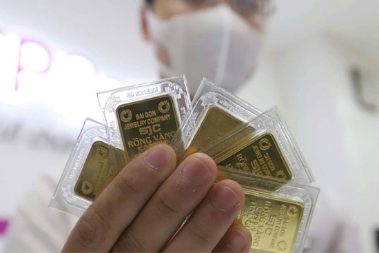 Giá vàng trên chợ mạng 'vượt mặt' doanh nghiệp đang niêm yết