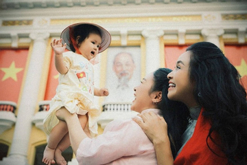 Cưng xỉu khoảnh khắc đáng yêu cháu ngoại Diva Thanh Lam chào đón Quốc khánh 2/9